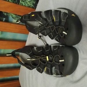 NWOT Keen Men's Close Toe Newport H2 Hiking Sandal Anti-Odor Anatomic Footbed